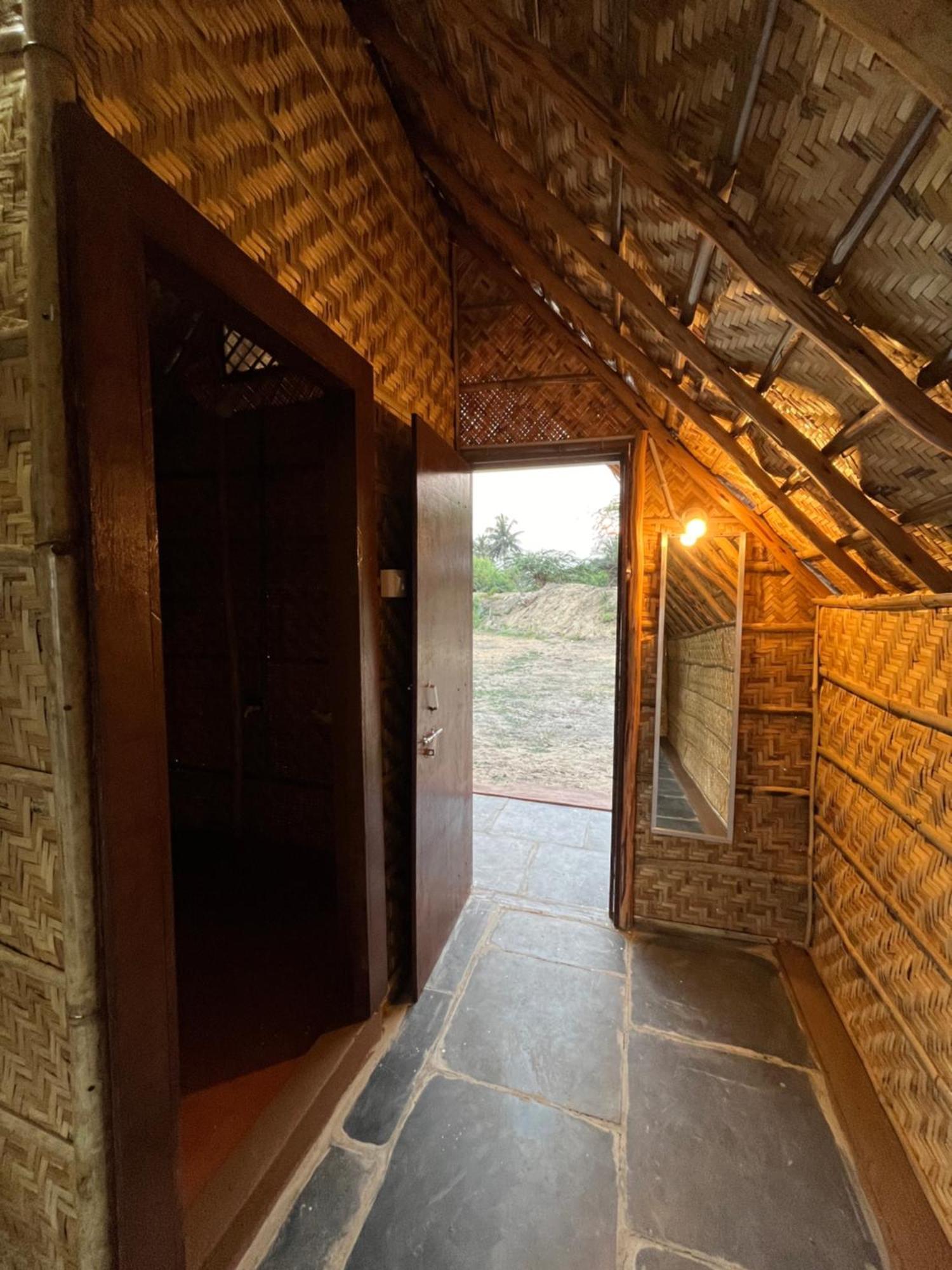 Tropical Hampi Hotel Buitenkant foto