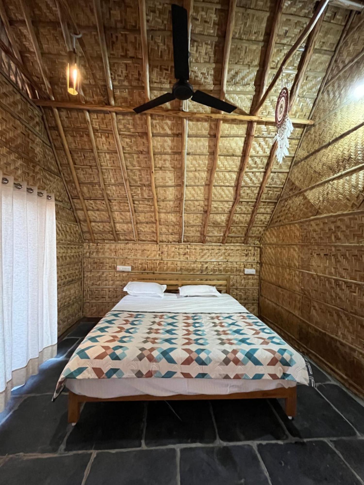 Tropical Hampi Hotel Buitenkant foto