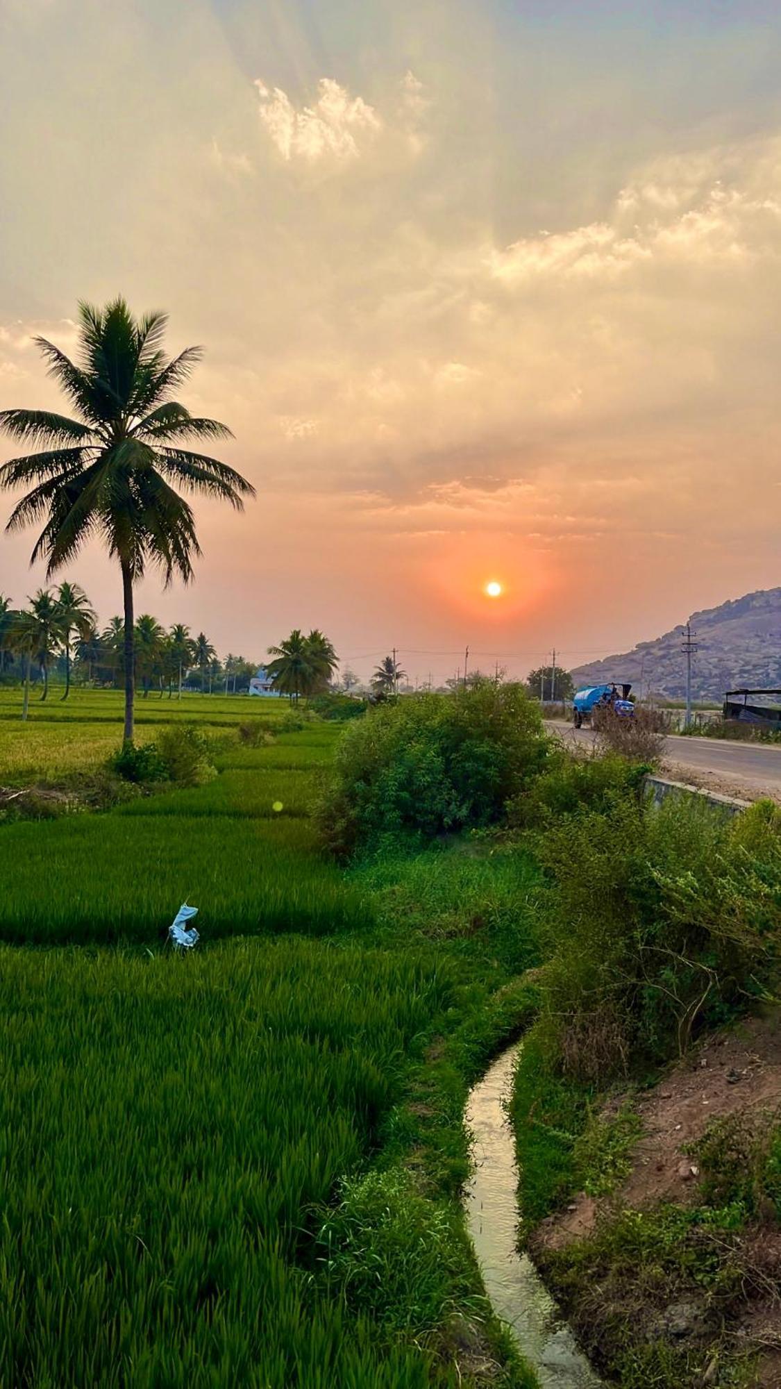 Tropical Hampi Hotel Buitenkant foto