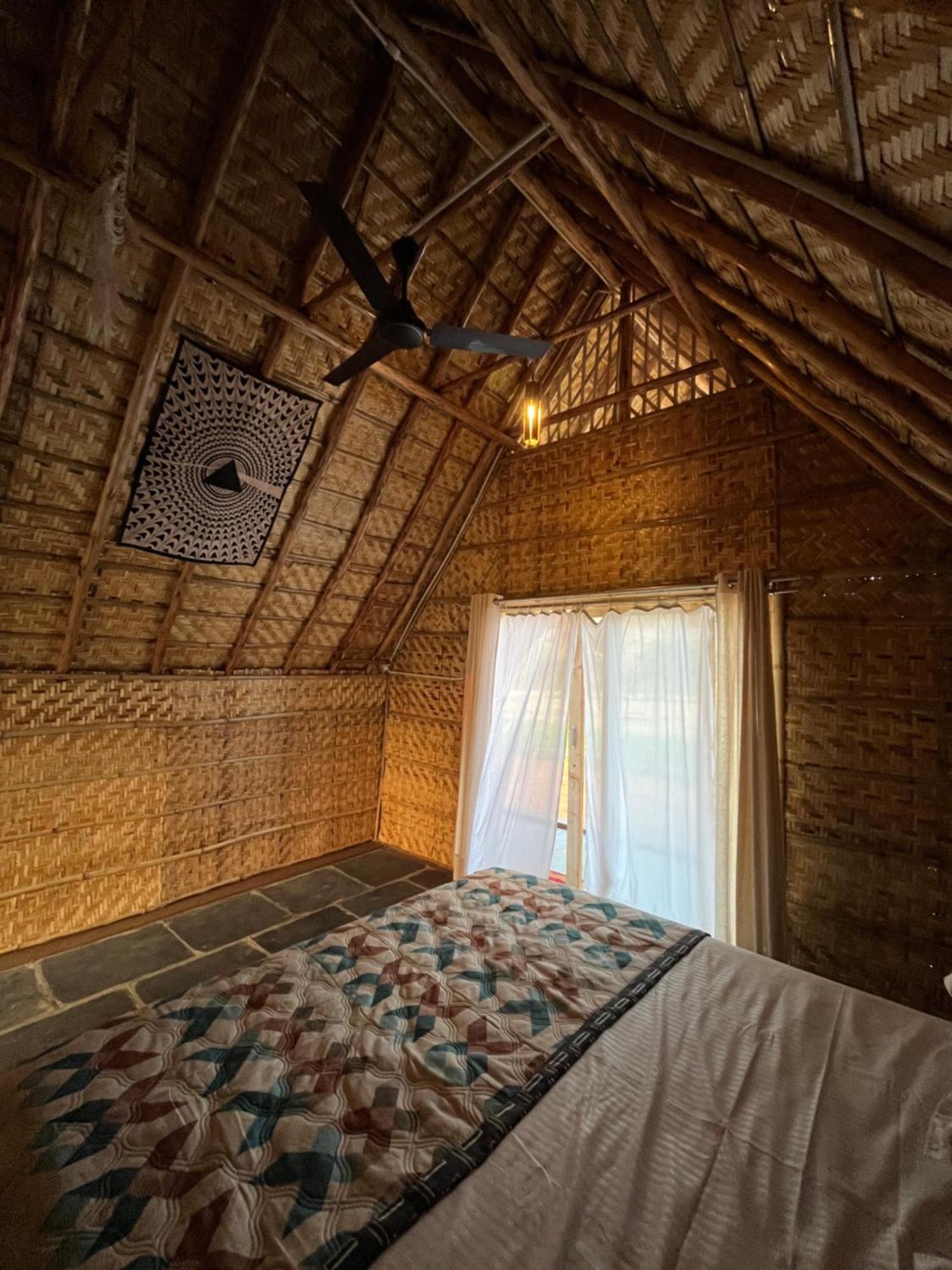 Tropical Hampi Hotel Buitenkant foto