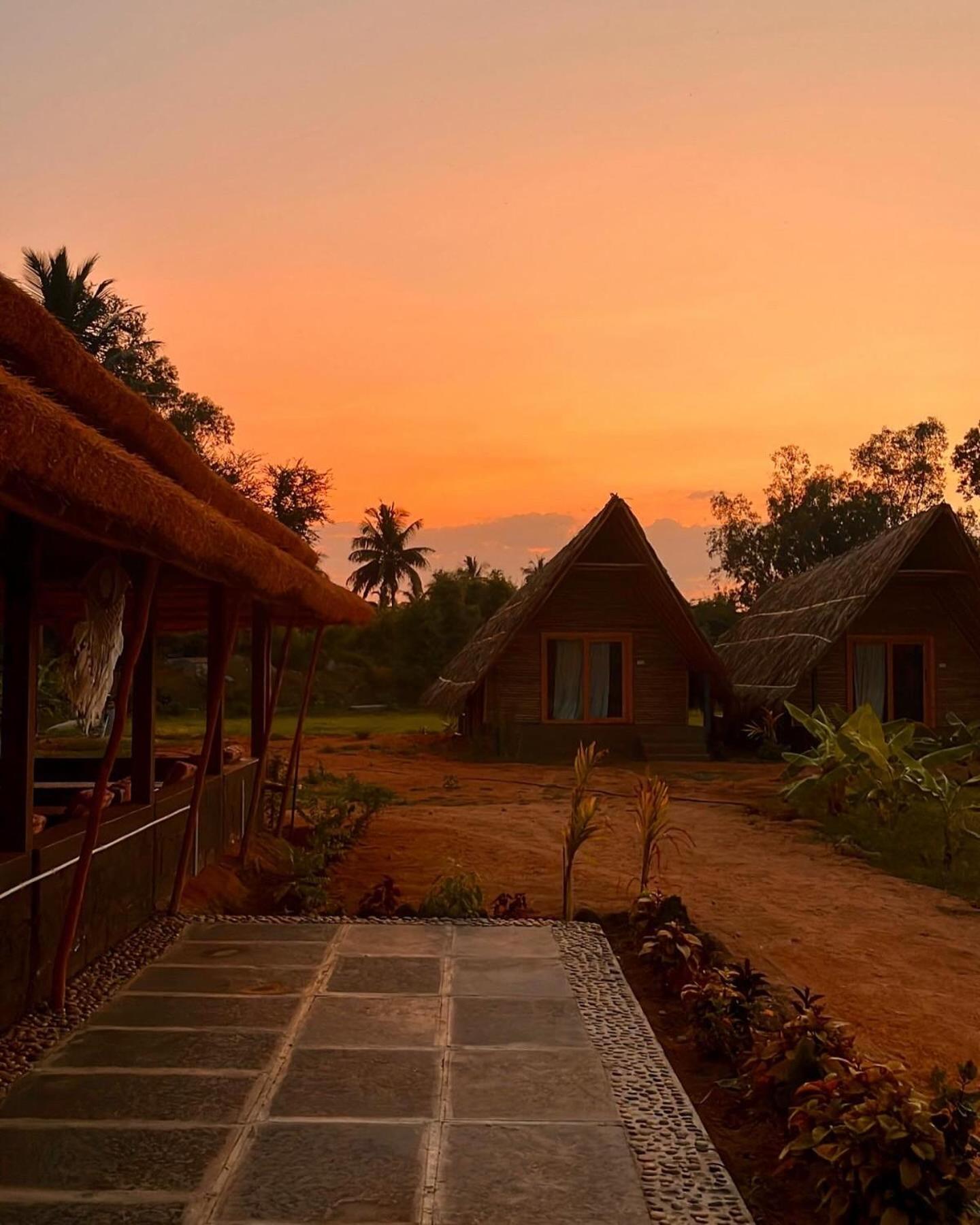 Tropical Hampi Hotel Buitenkant foto