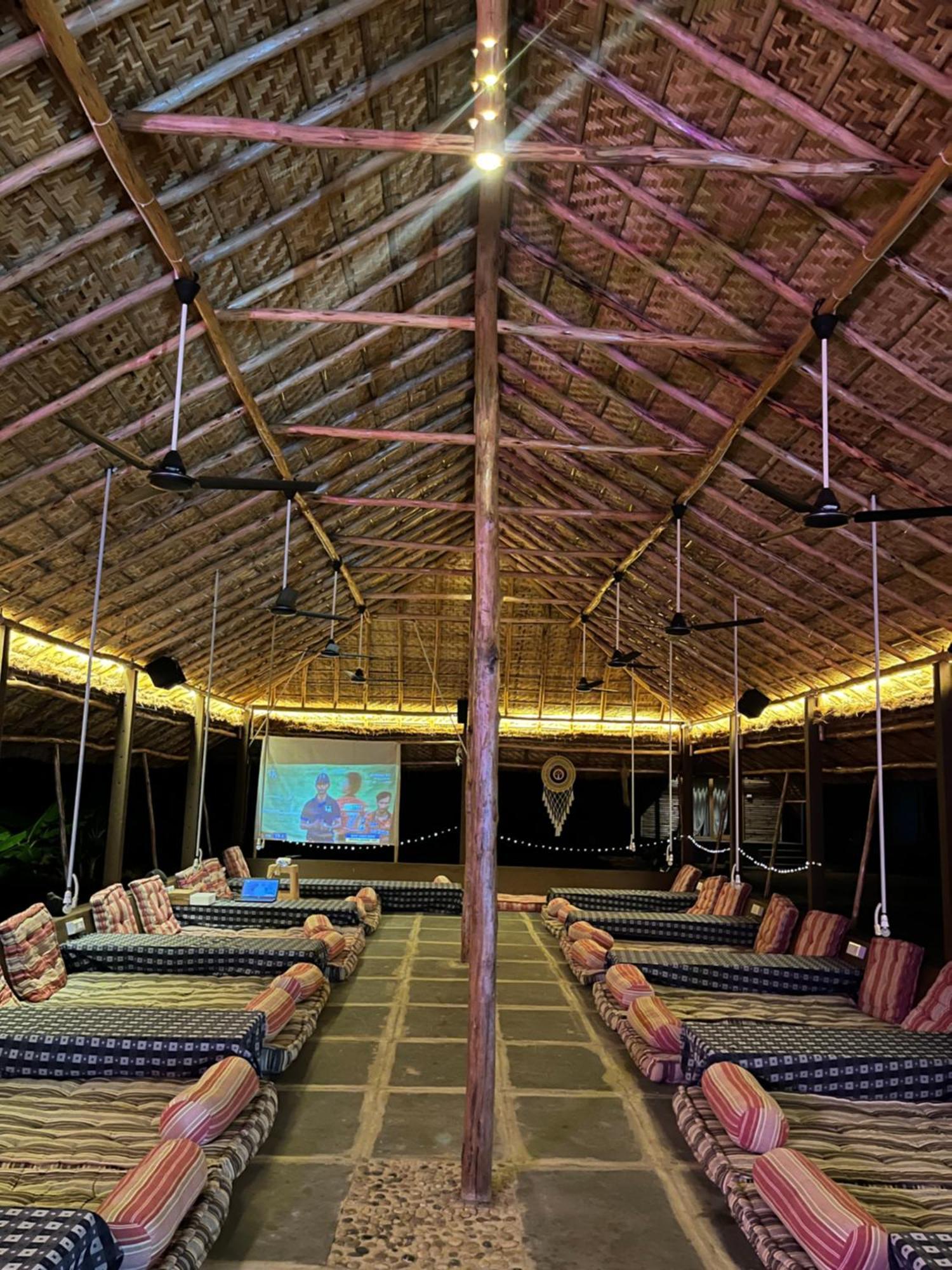 Tropical Hampi Hotel Buitenkant foto