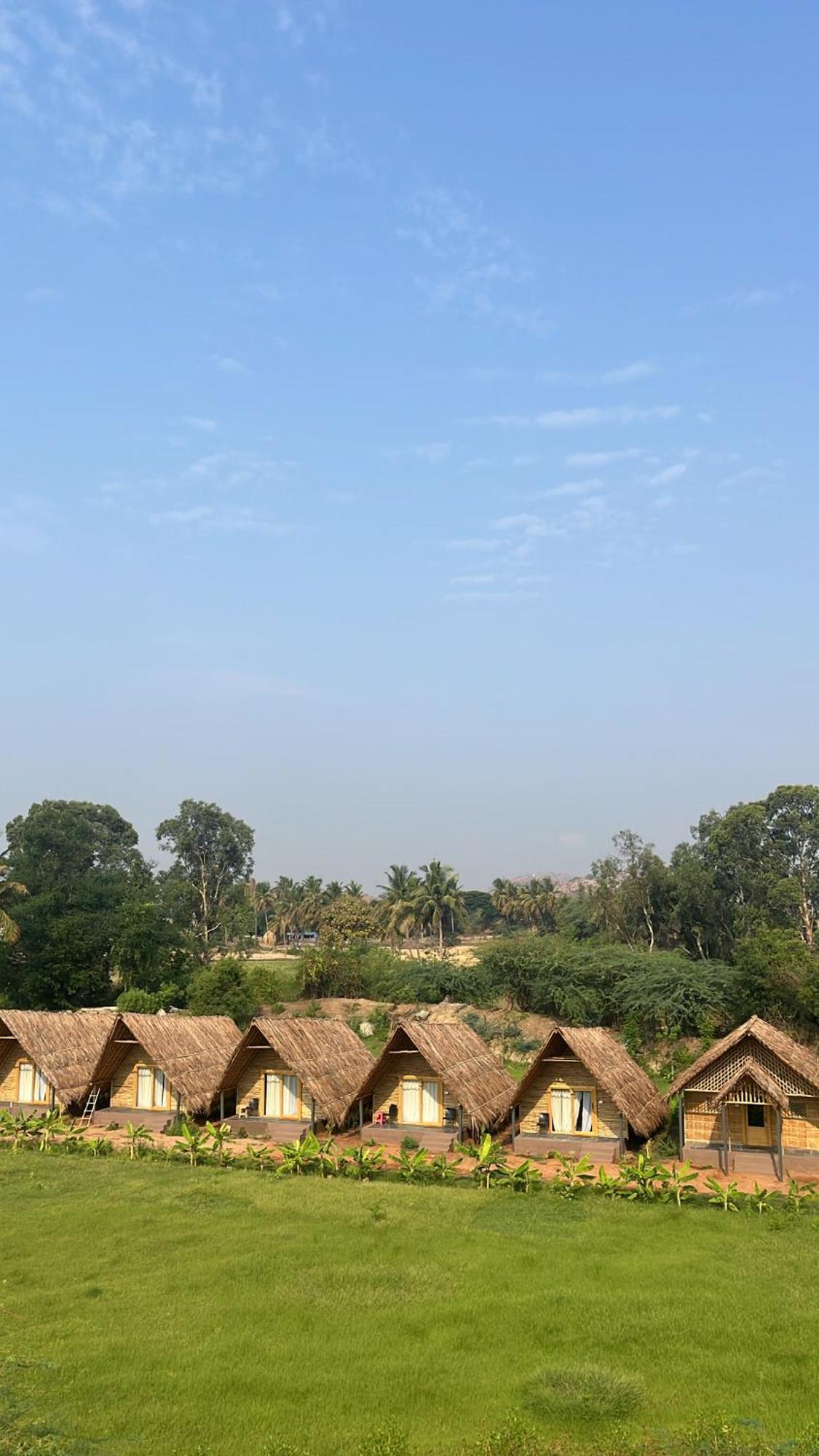 Tropical Hampi Hotel Buitenkant foto