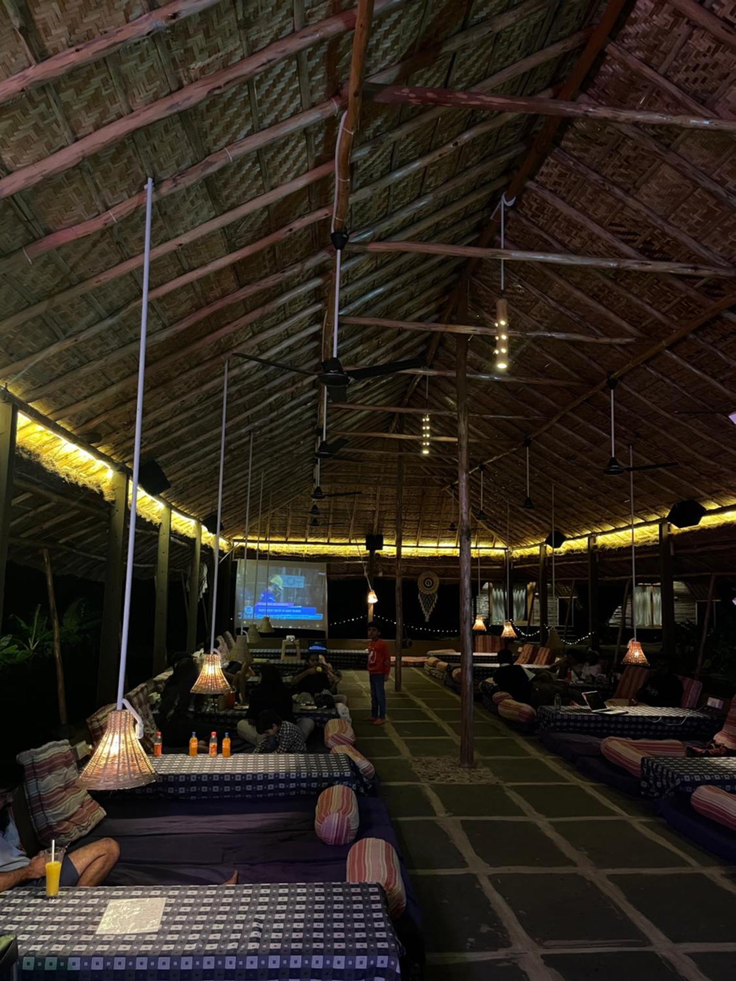 Tropical Hampi Hotel Buitenkant foto