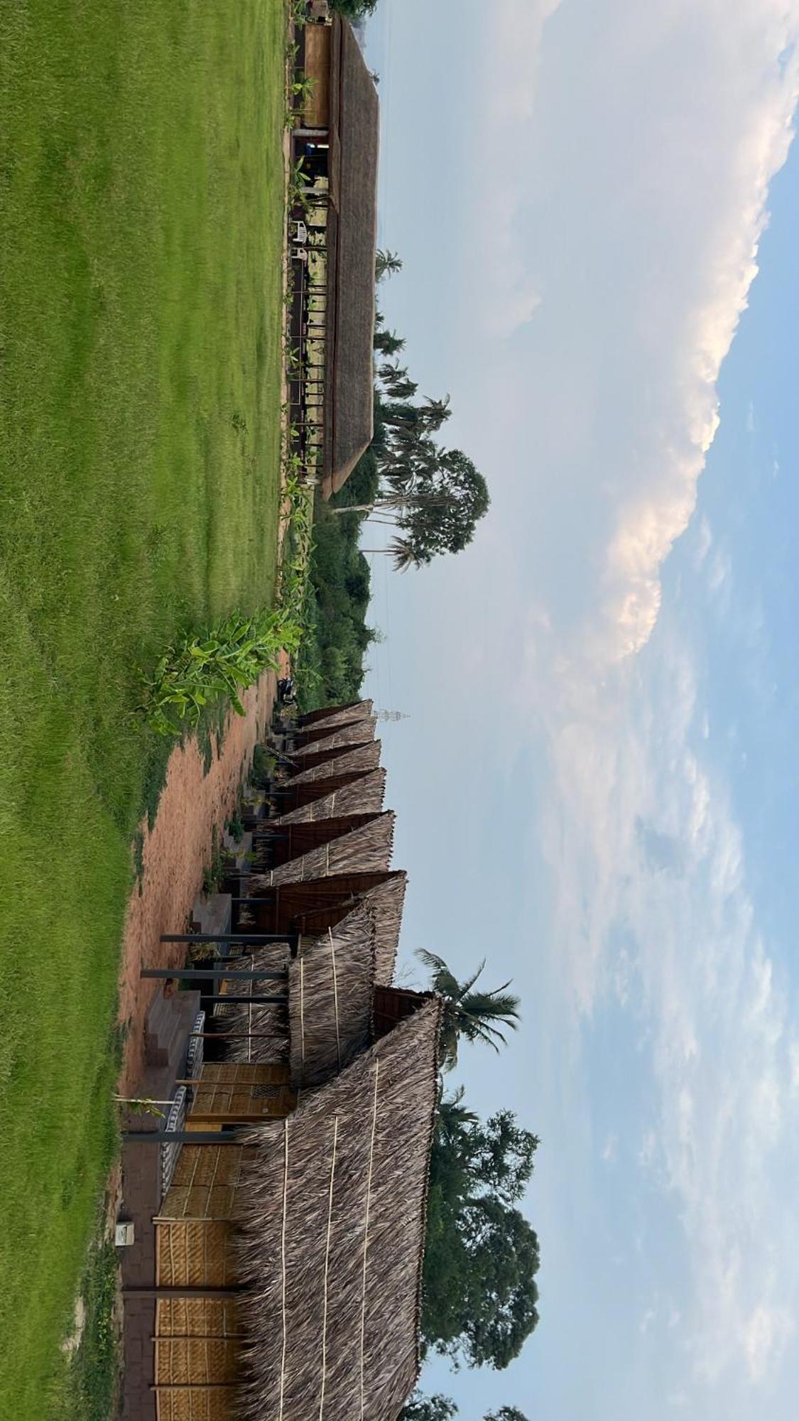 Tropical Hampi Hotel Buitenkant foto