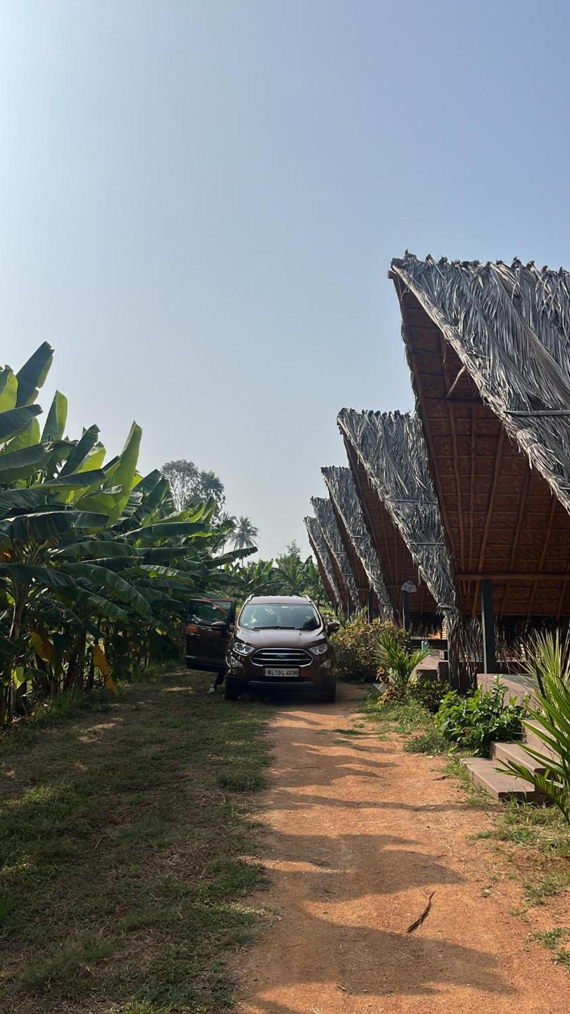 Tropical Hampi Hotel Buitenkant foto