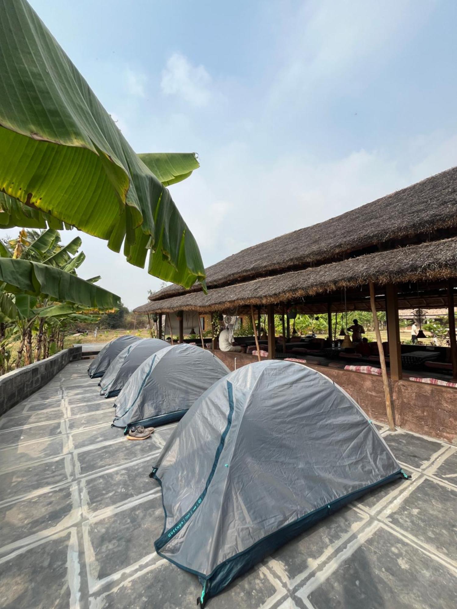 Tropical Hampi Hotel Buitenkant foto